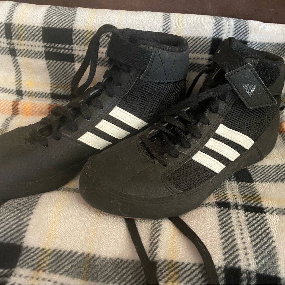 Adidas Size 1 Wrestling shoes in black